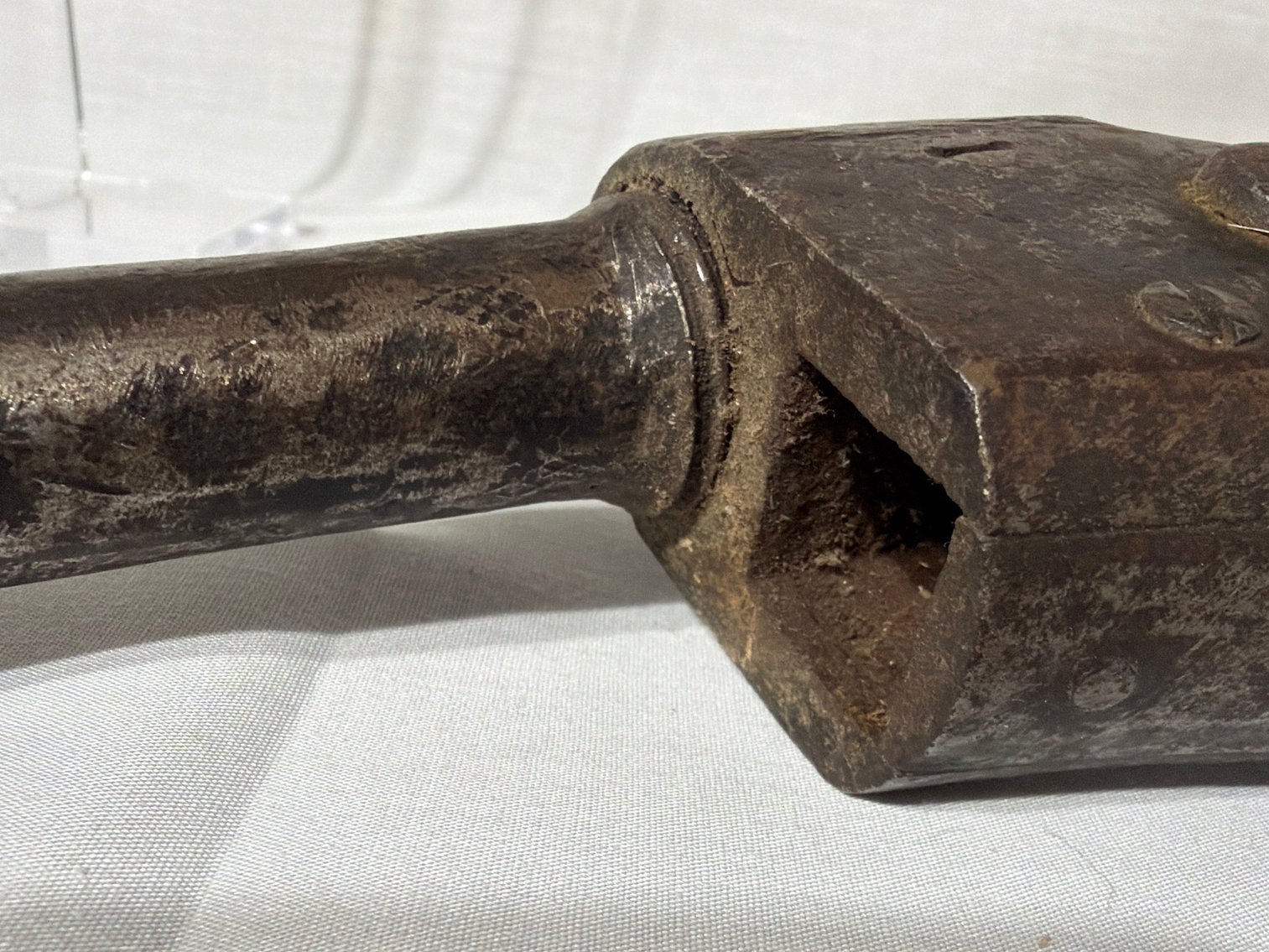Image for This is an old rifle in bad condition with no markings