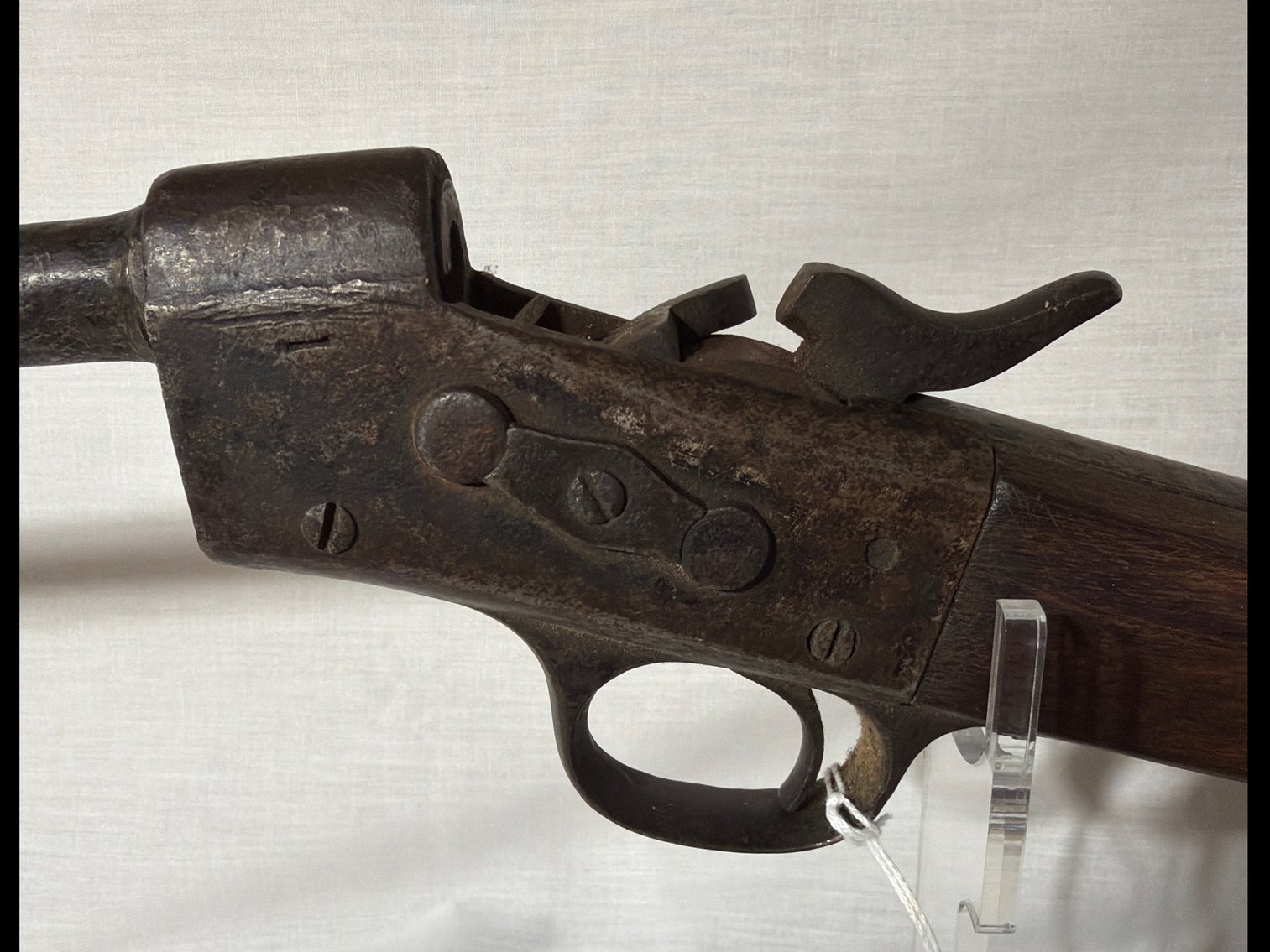 Image for This is an old rifle in bad condition with no markings