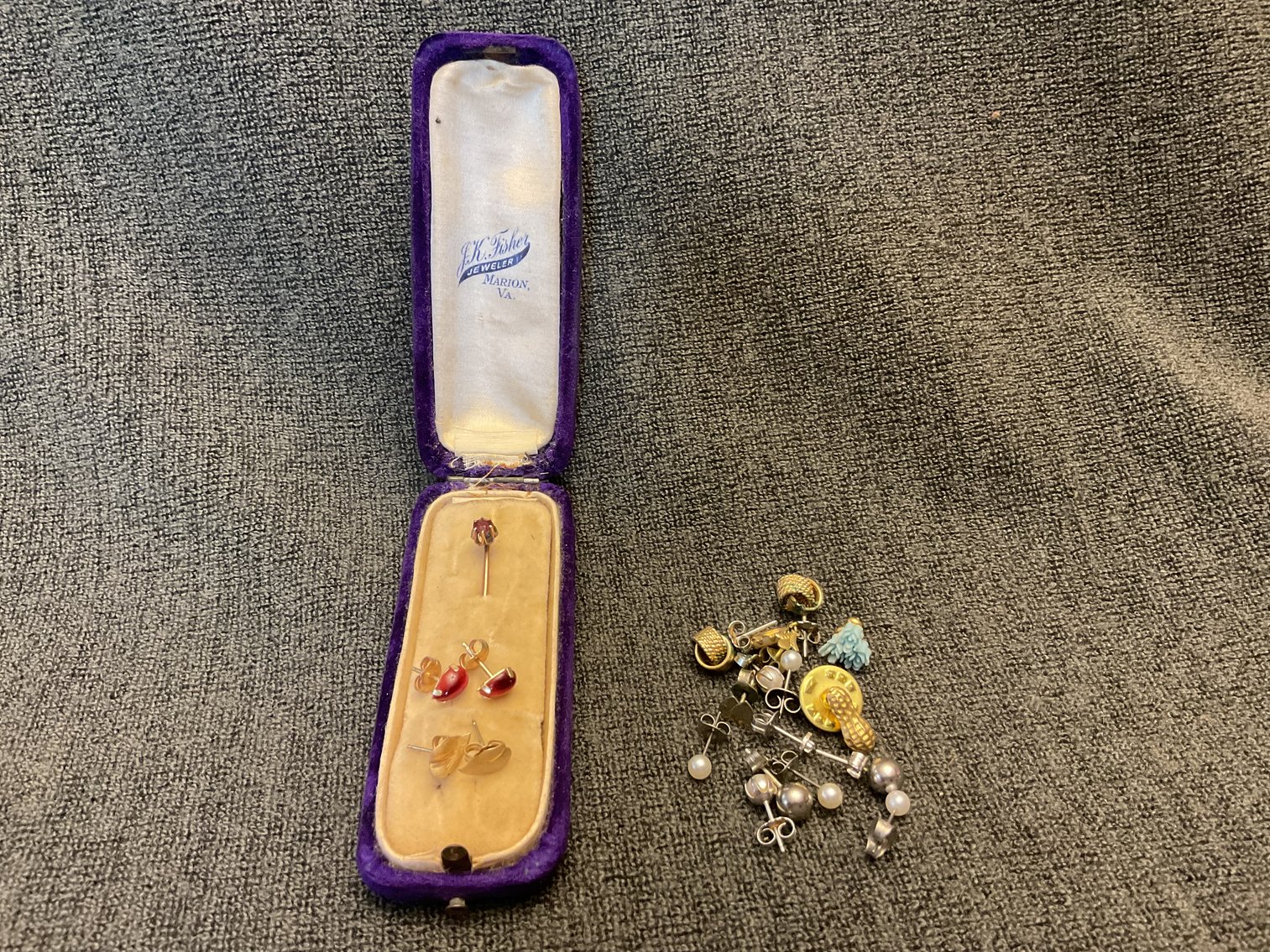 Image for Earrings and Fisher Jewelers Box
