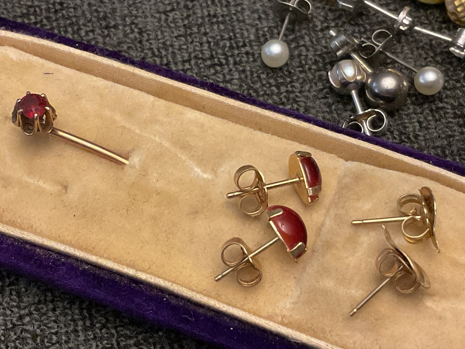 Image for Earrings and Fisher Jewelers Box