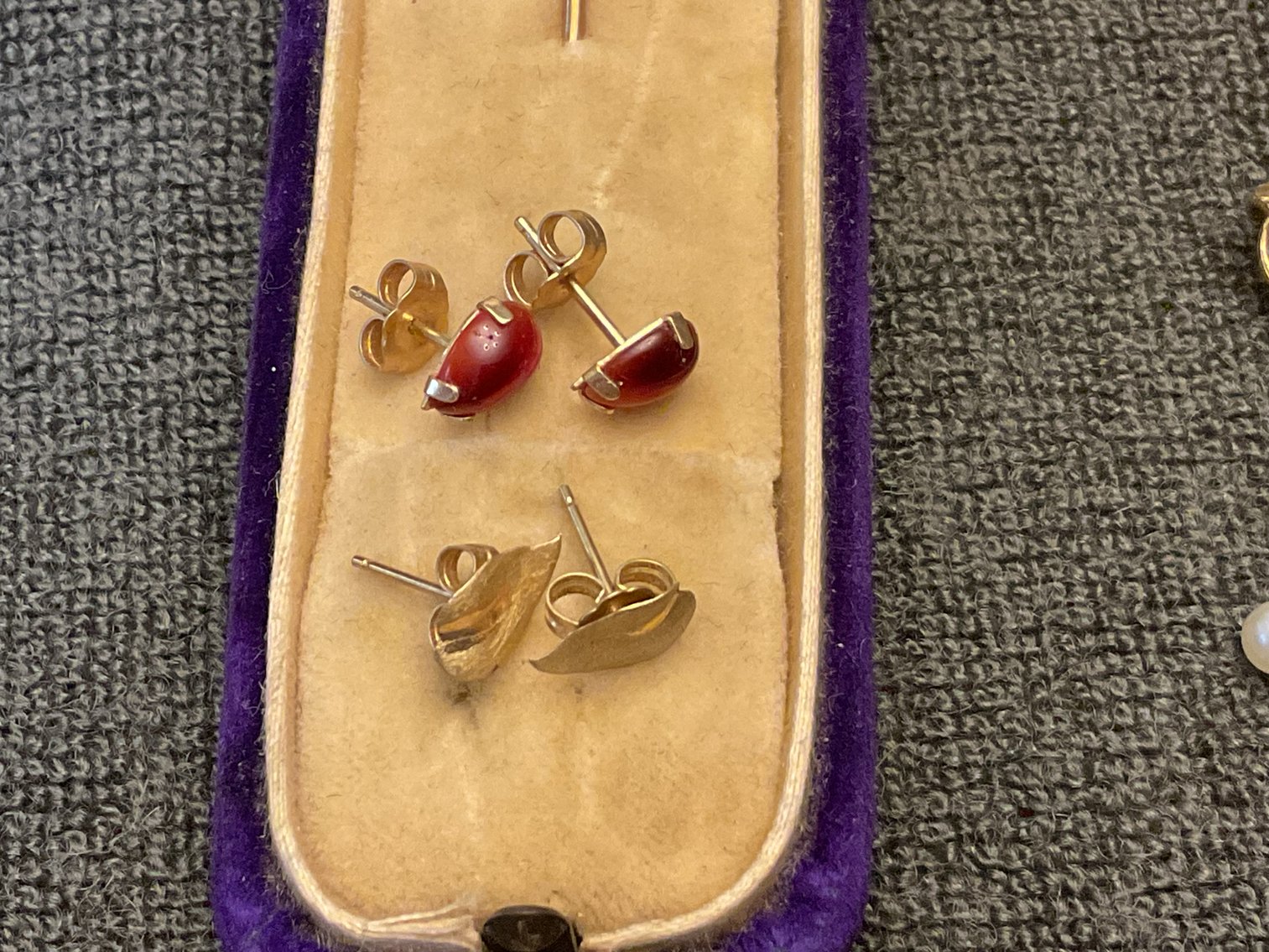 Image for Earrings and Fisher Jewelers Box