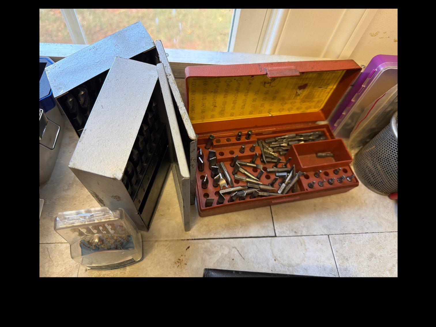 Image for Contents of the top of the desk