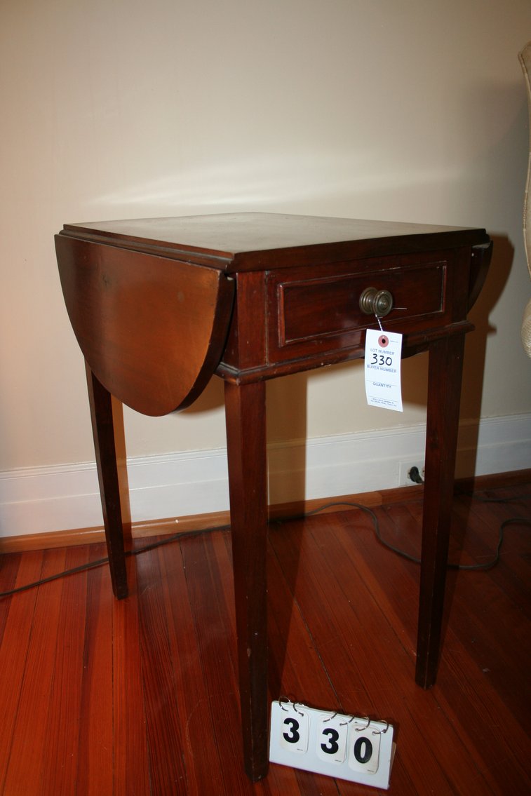Image for Antique American Federal Period Mahogany Drop Leaf Table  28