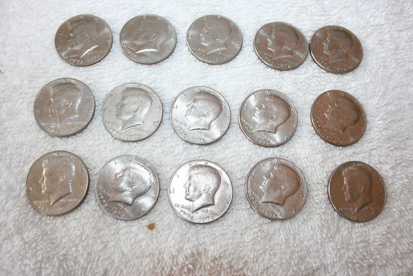 Image for 1776 - 1976 Kennedy Halves  (15)