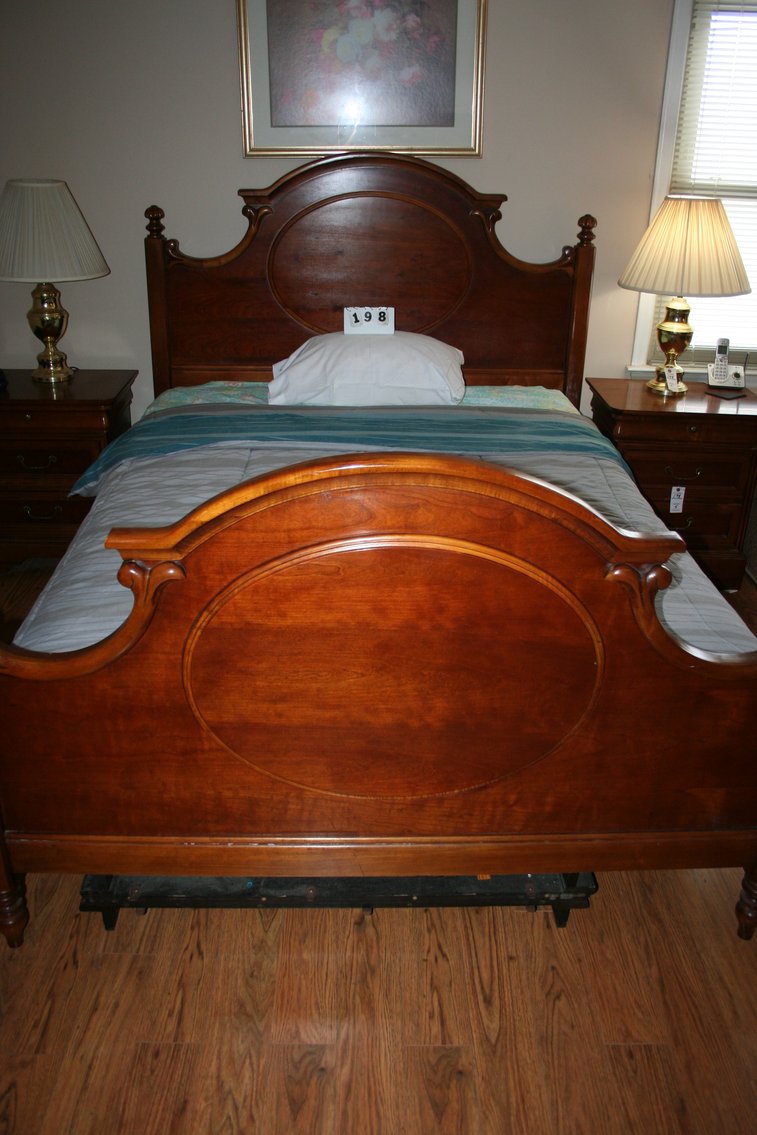 Image for Vintage Lexington Solid Wood Bedroom suite - Good Condition
