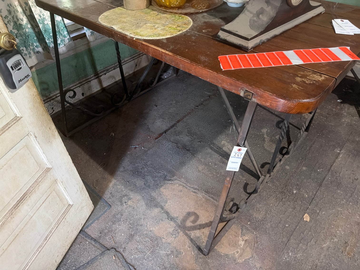 Image for Table and two benches no contents
