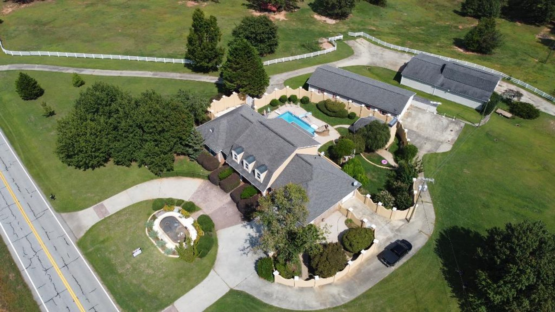 Image for Country Estate on 11.92 +/- Acres