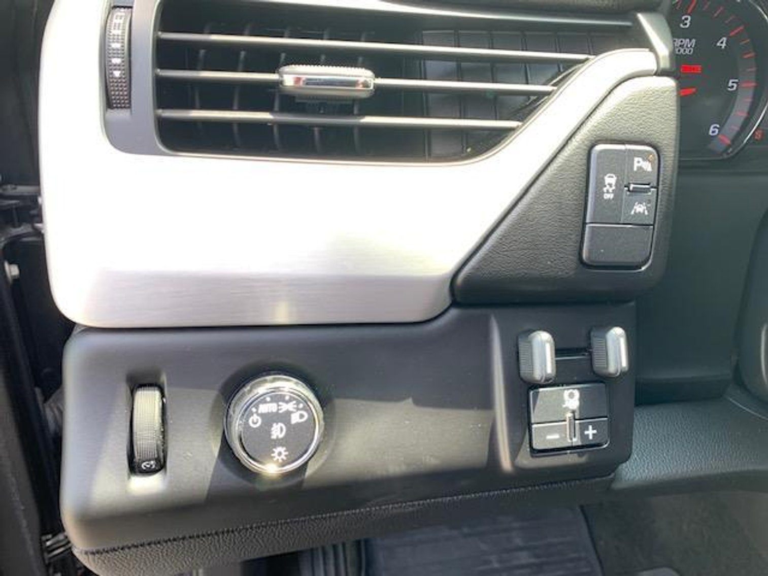 Image for 2016 GMC Yukon SLE