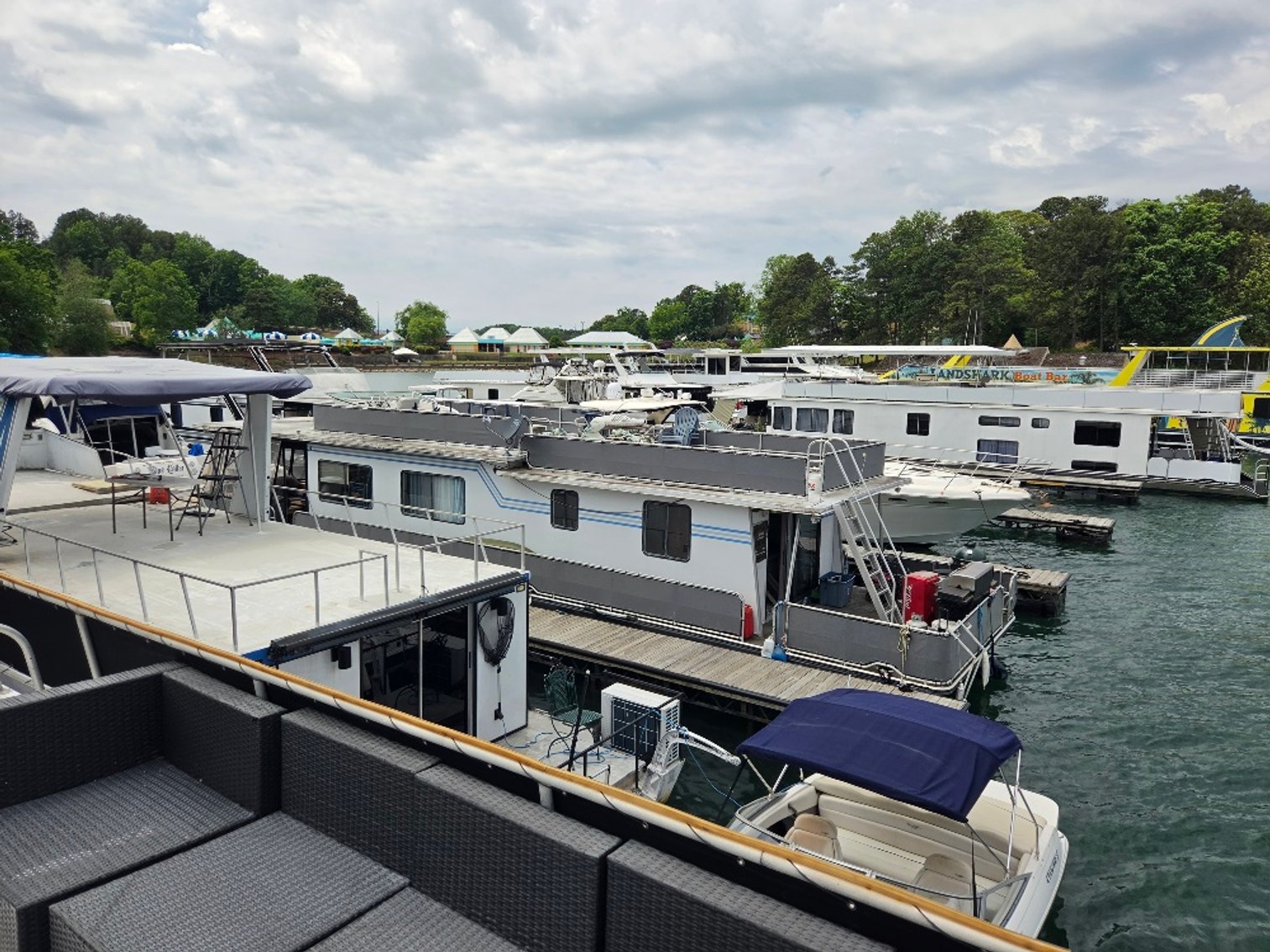 Image for 1998 Stardust 16' x 86' Houseboat