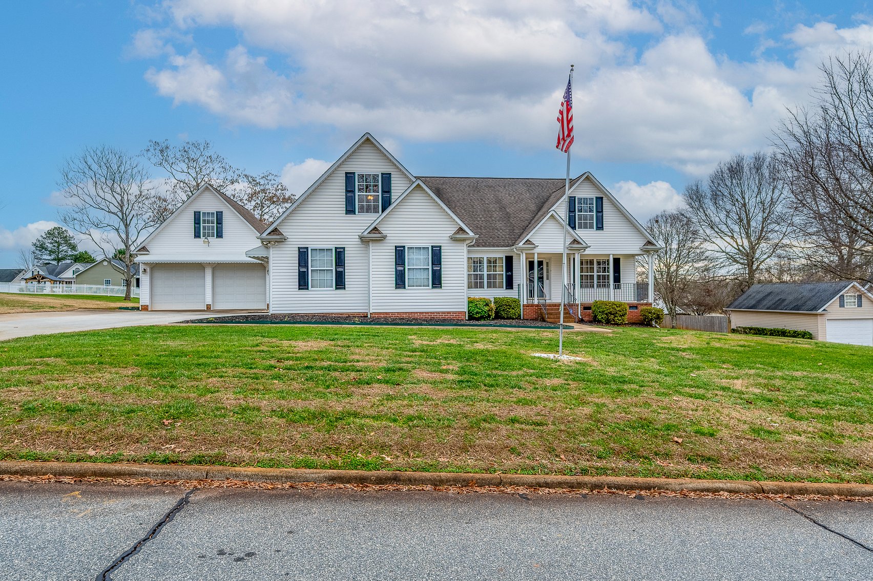 Image for 26-002_Real Estate Auction: 7 Brook Laurel Lane