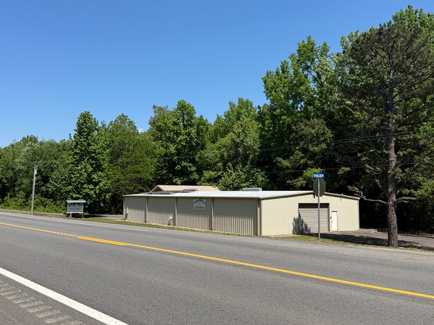 NO RESERVE COMMERCIAL BUILDING AUCTION – DARDANELLE, AR