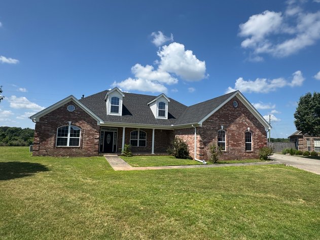 NORTH LAKE WATERFRONT HOME AUCTION | JACKSONVILLE, AR