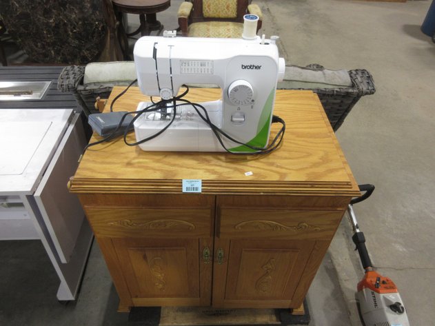 Image for Wooden sewing cabinet with Brother sewing machine