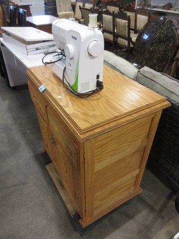 Image for Wooden sewing cabinet with Brother sewing machine