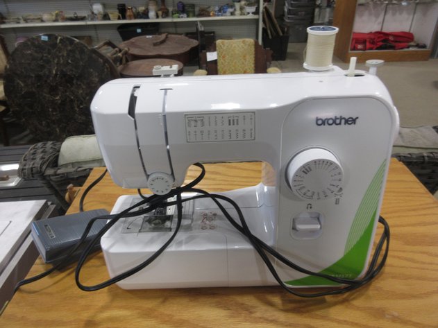Image for Wooden sewing cabinet with Brother sewing machine
