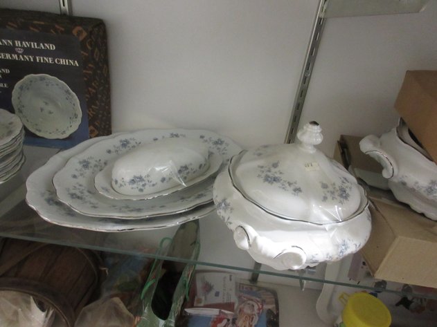 Image for Set of porcelain Bavarian dishware, matches lot #277