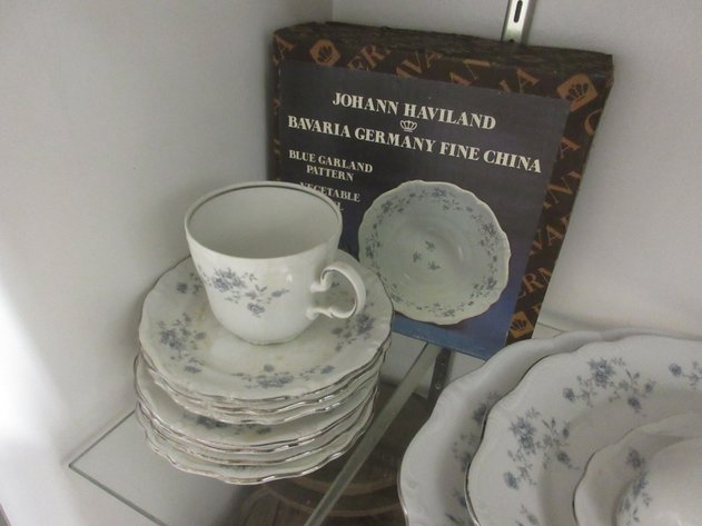 Image for Set of porcelain Bavarian dishware, matches lot #277