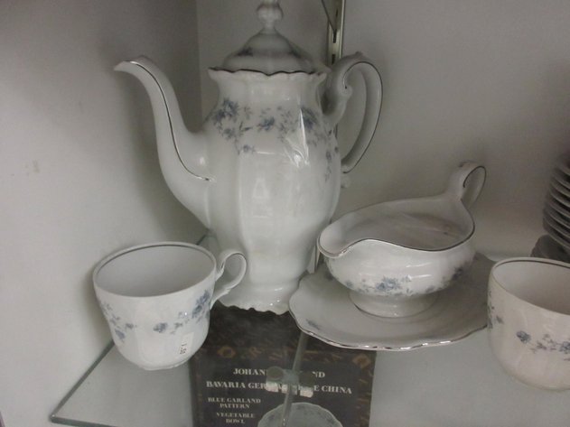 Image for Set of porcelain Bavarian dishware, matches lot #277