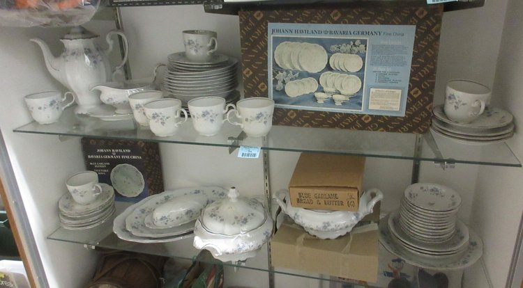 Image for Set of porcelain Bavarian dishware, matches lot #277