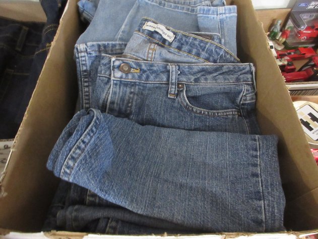 Image for (7) Pair of women's jean pants