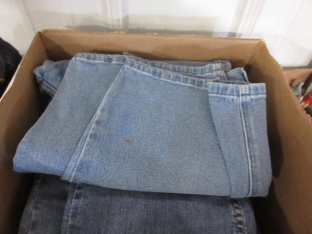 Image for (7) Pair of women's jean pants