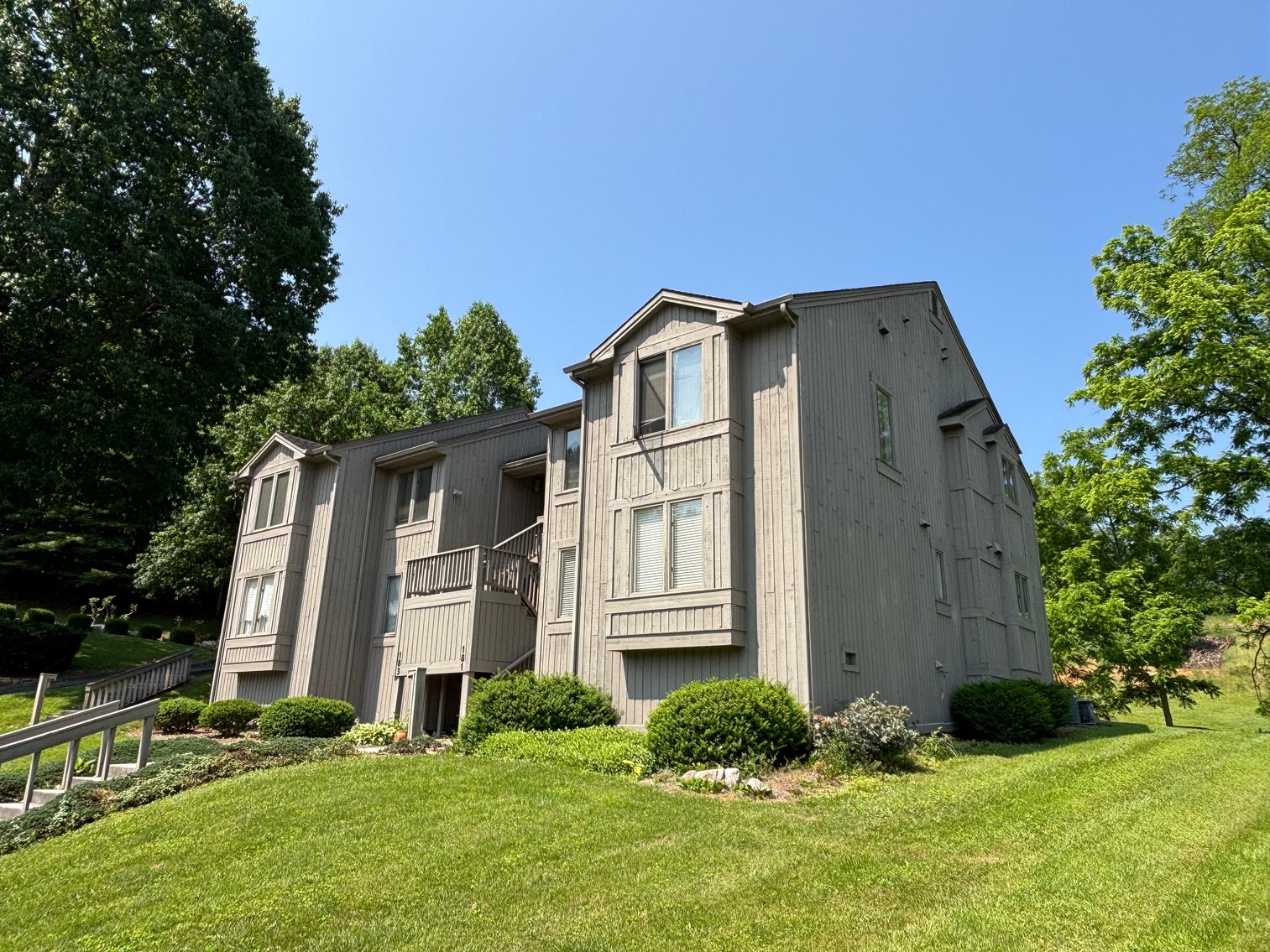 Image for 11 UNITS QUAIL RUN BRISTOL VA. 24201