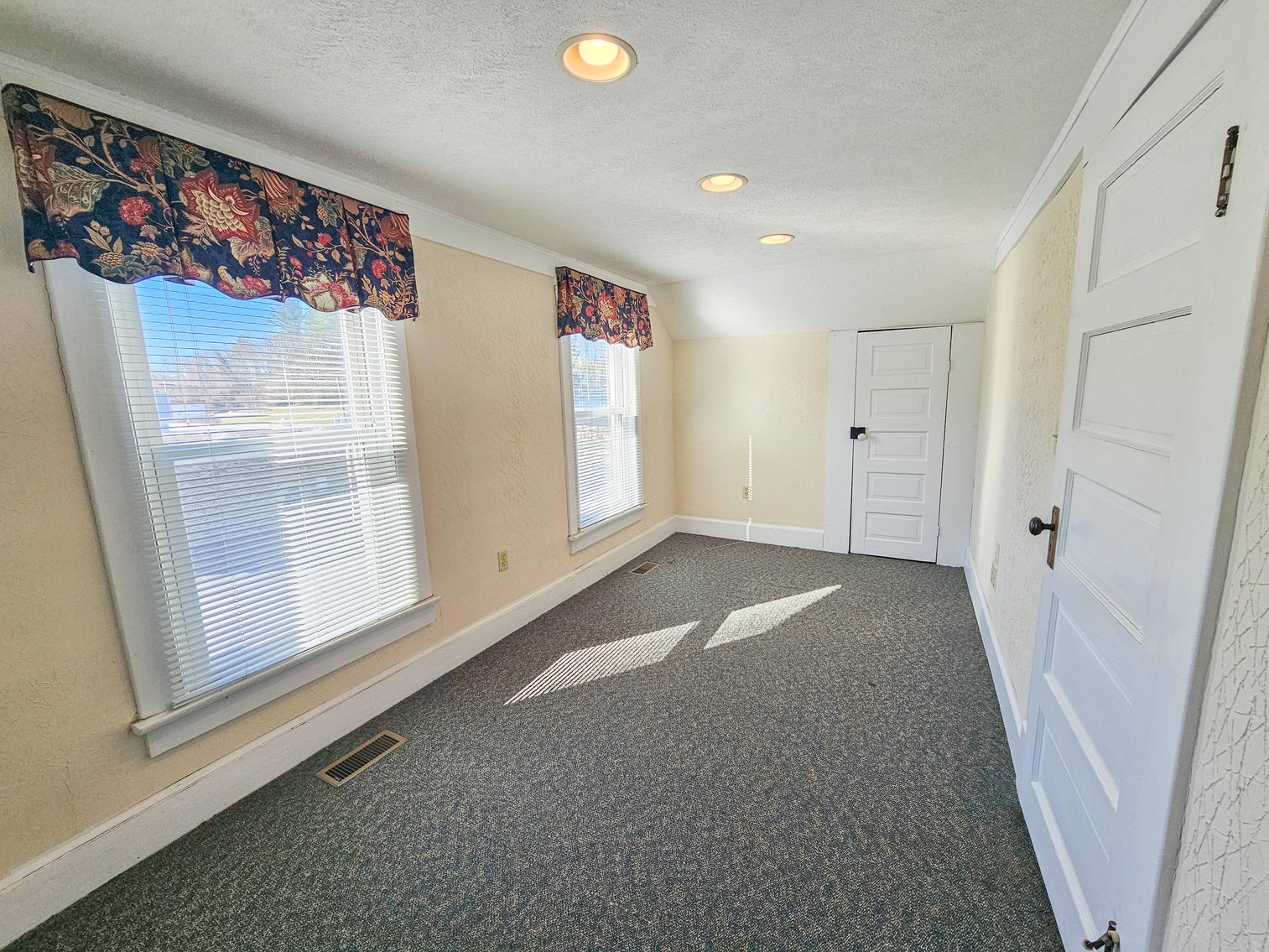 Image for 906 W Main St - 2nd Floor - Abingdon VA