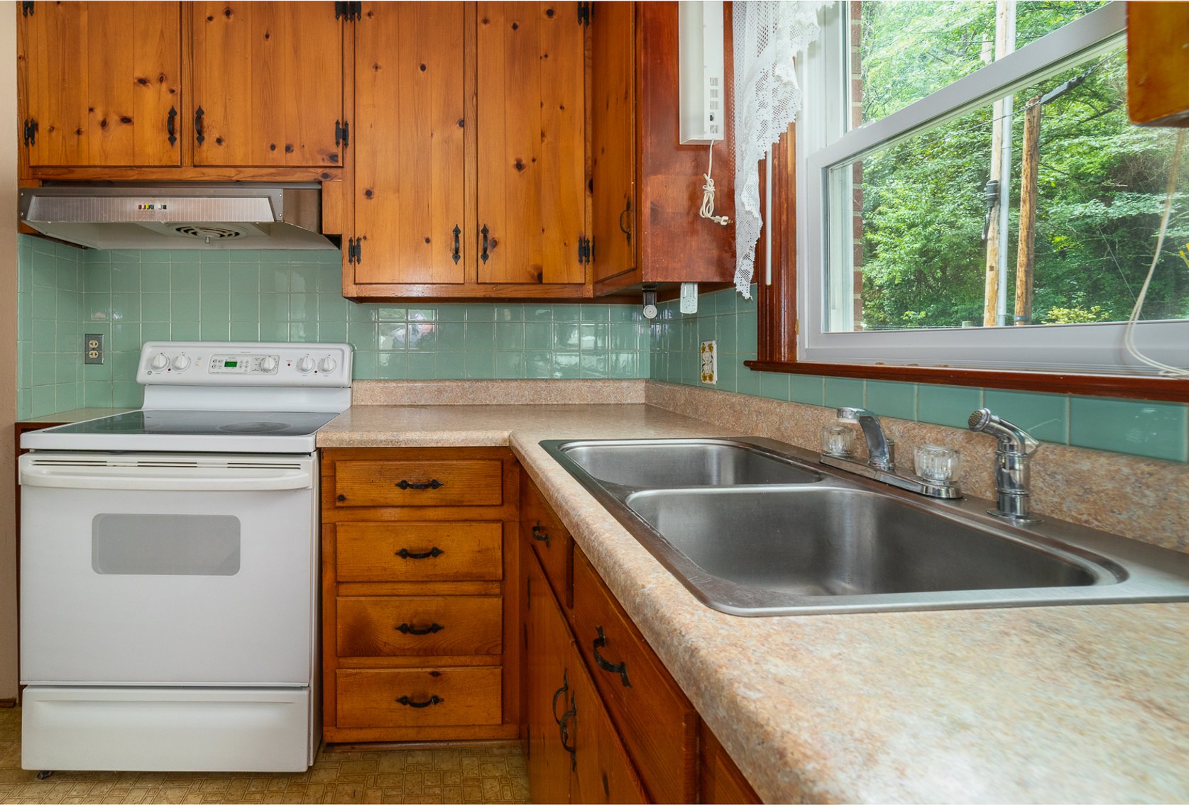 Image for Charming Fairfield Brick Home with 6.04+/-Fenced Acres – Online Only Auction