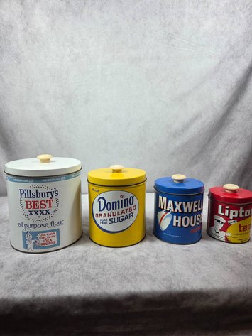 Image for Estate of Mary Paxton Kessler- Buchanan, Va | Pyrex, Fire-King, Uranium Glass & Salt & Pepper Collection