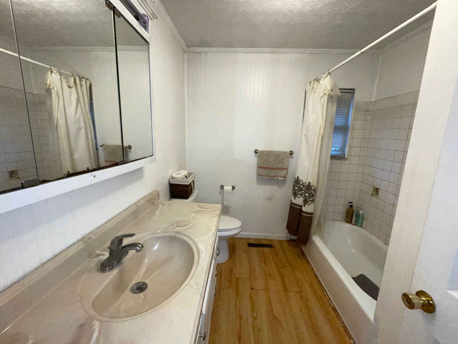 Image for SOLD $148,500 - Spacious 4 Bedroom Brick Ranch in Alum Creek