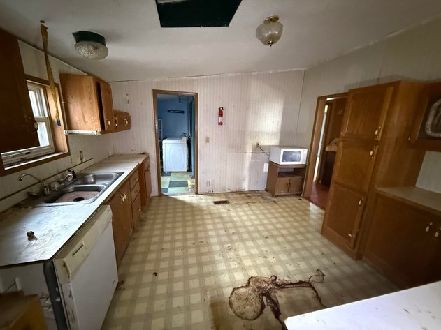Image for SOLD $55,000 - 3 Bedroom Manufactured Home on a Large Lot in Huntington