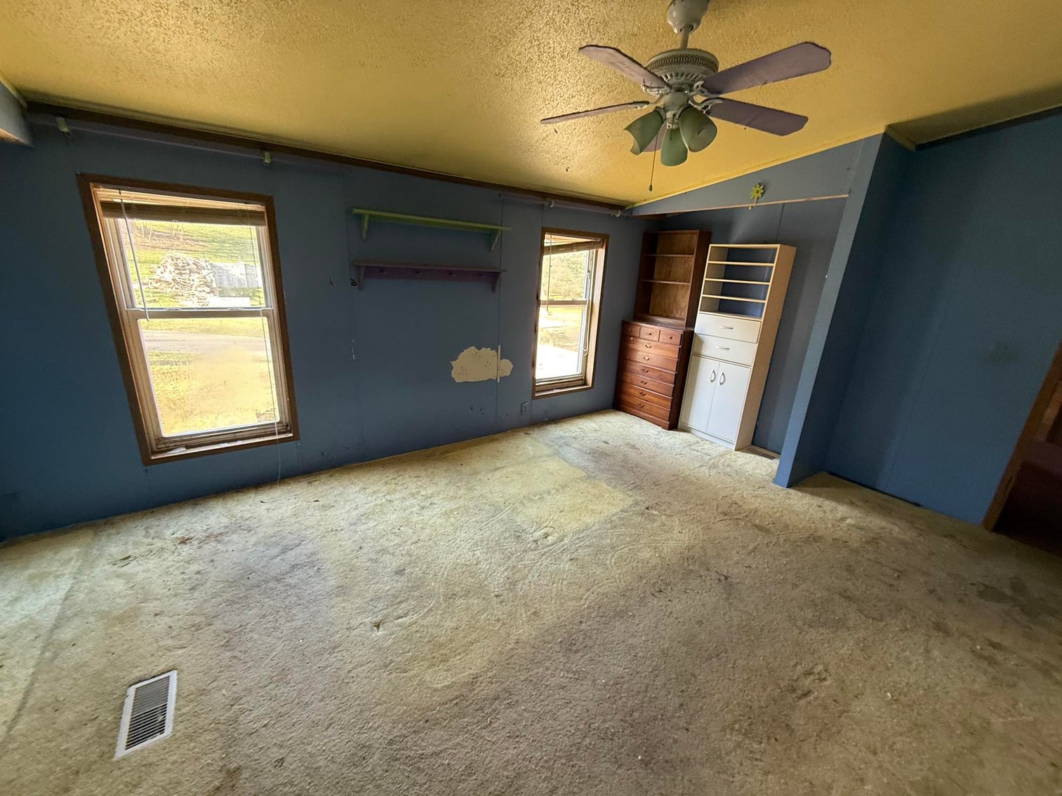 Image for SOLD $55,000 - 3 Bedroom Manufactured Home on a Large Lot in Huntington