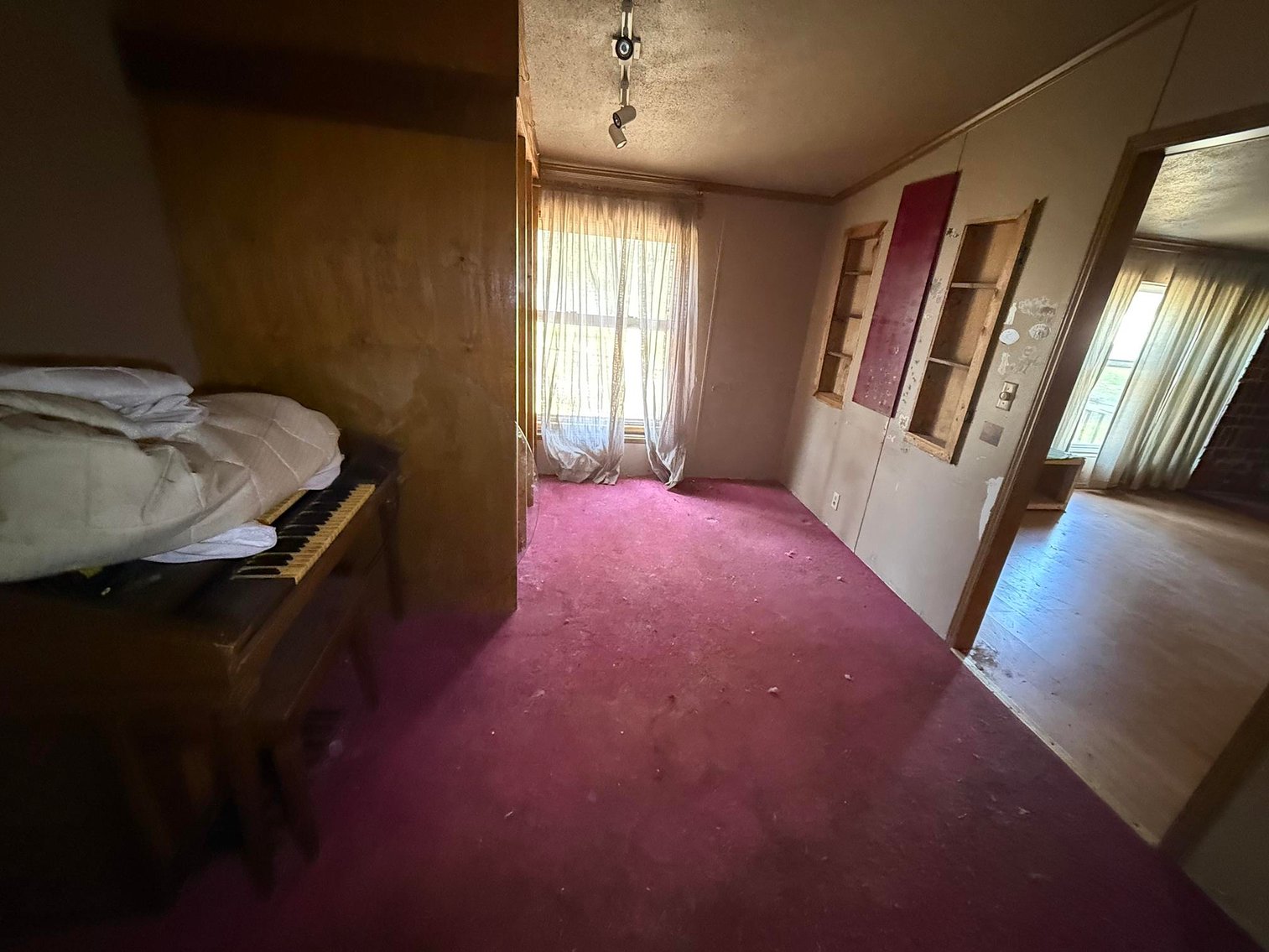 Image for SOLD $55,000 - 3 Bedroom Manufactured Home on a Large Lot in Huntington