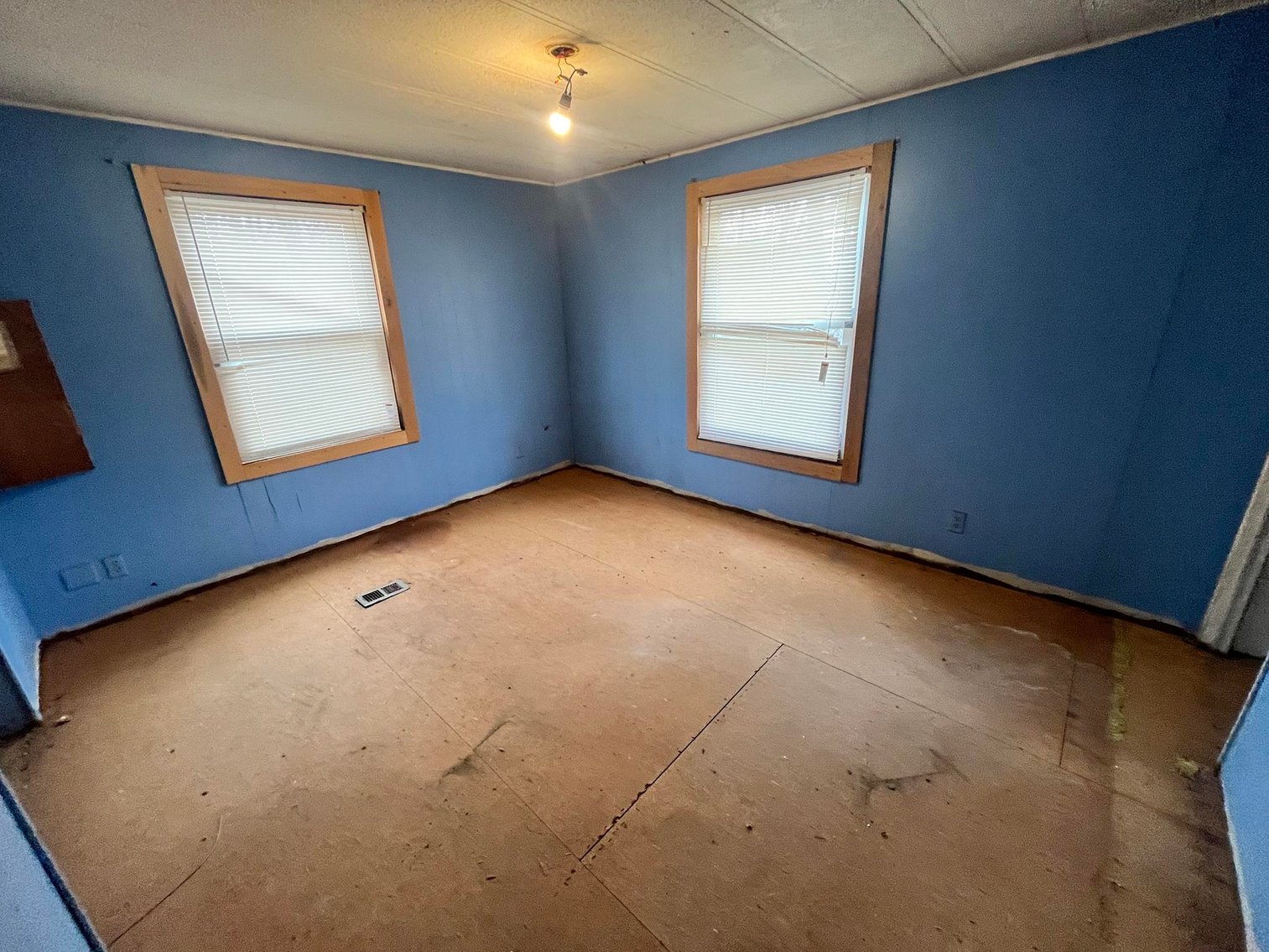 Image for SOLD $44,000 - 3 Bedroom Project Home in a Convenient Charleston Location