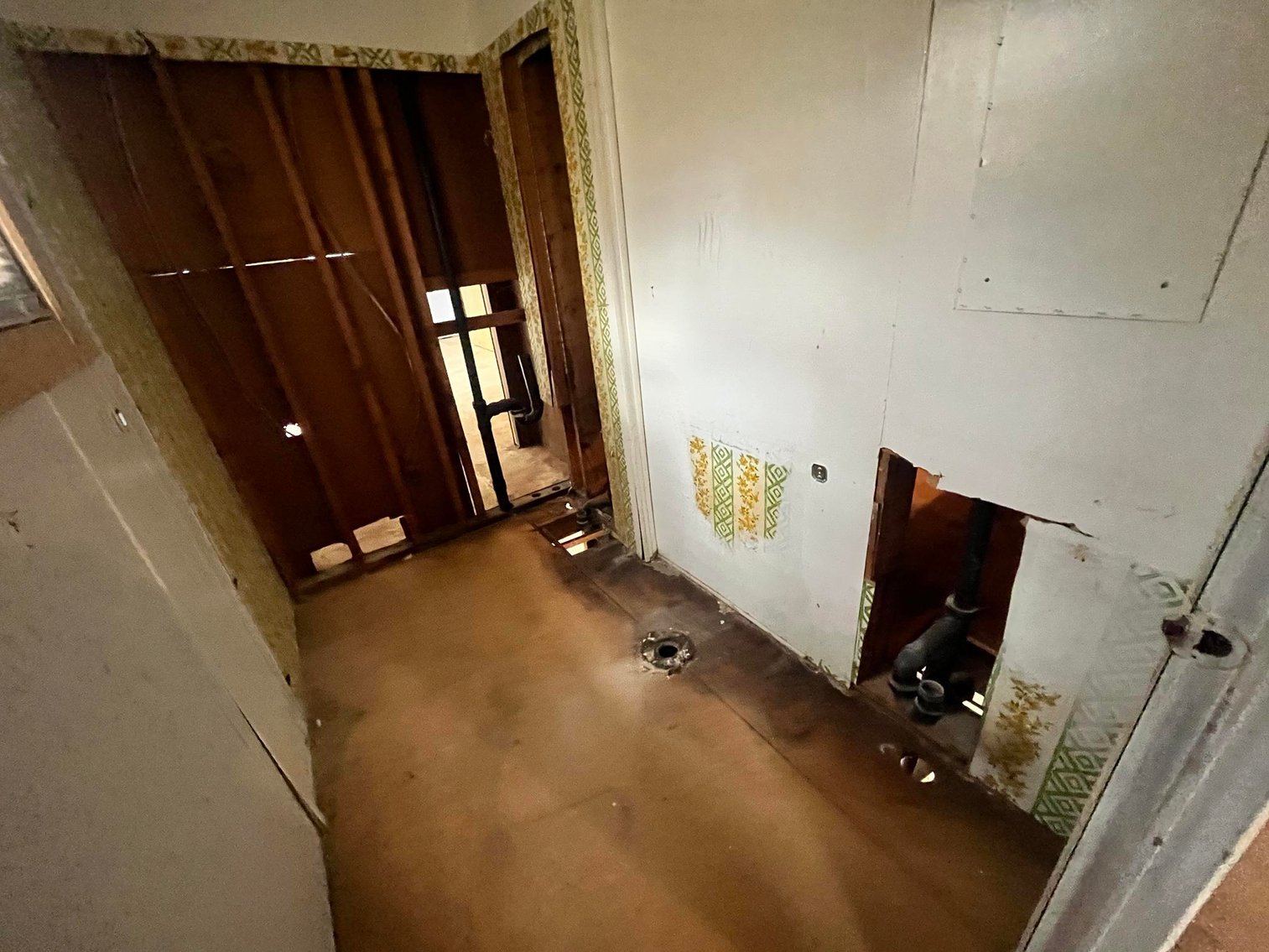 Image for SOLD $44,000 - 3 Bedroom Project Home in a Convenient Charleston Location