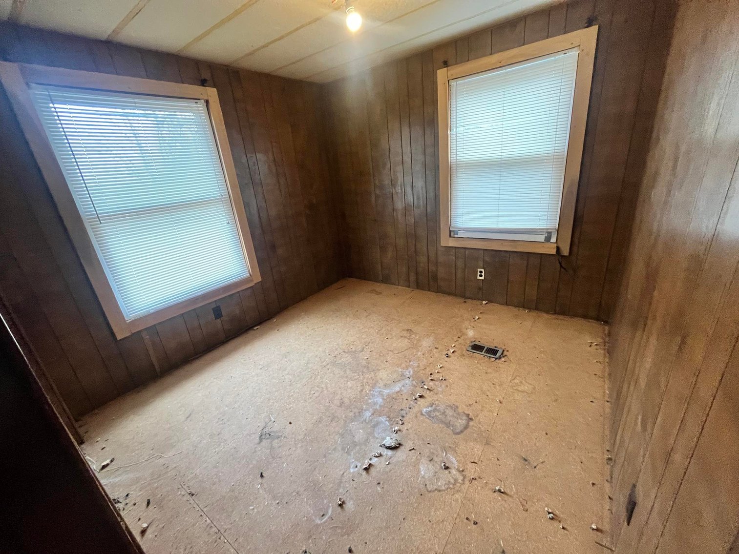 Image for SOLD $44,000 - 3 Bedroom Project Home in a Convenient Charleston Location