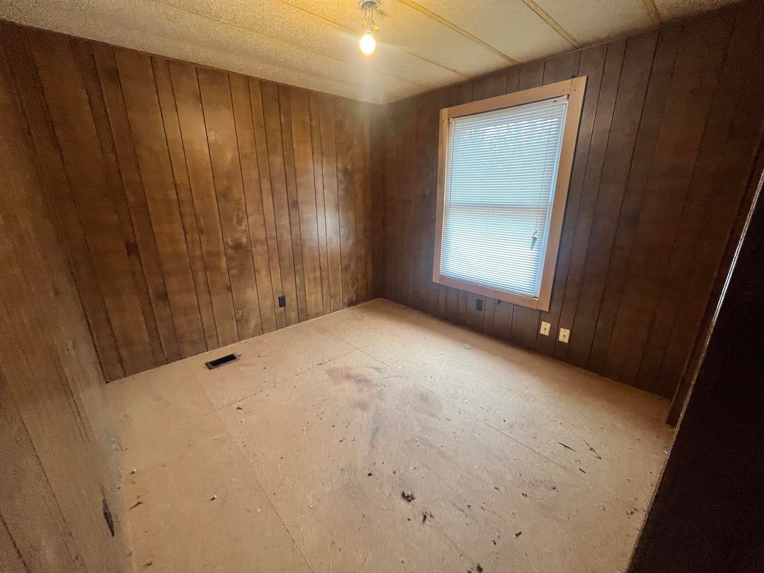 Image for SOLD $44,000 - 3 Bedroom Project Home in a Convenient Charleston Location