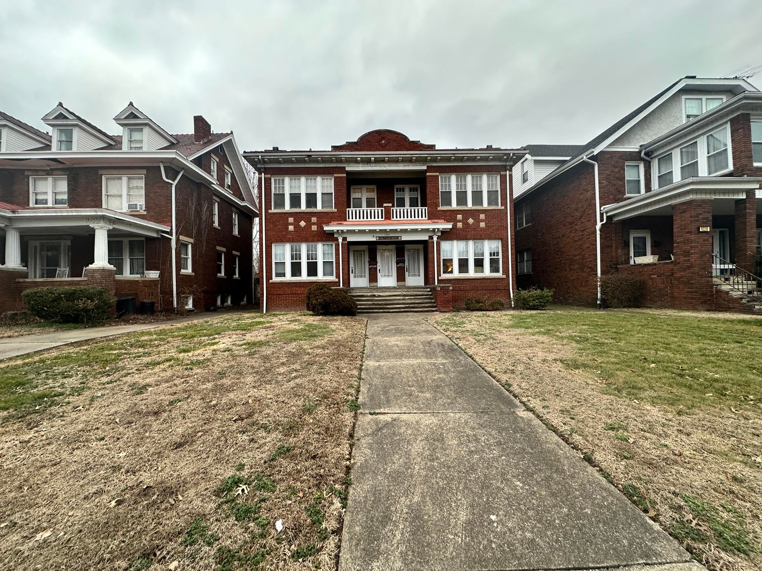 Image for SOLD $198,000 - Income Generating 4-Unit Apartment Building in Huntington