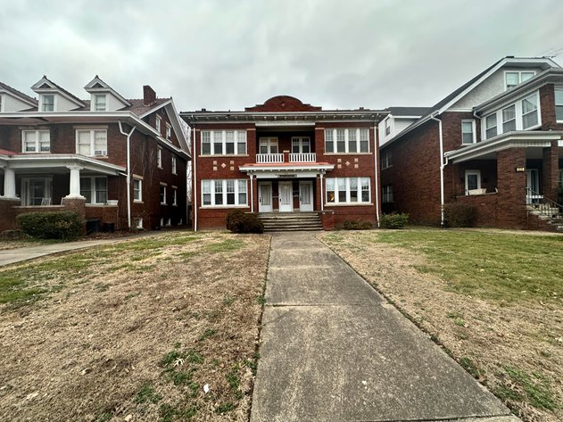 Image for SOLD $198,000 - Income Generating 4-Unit Apartment Building in Huntington