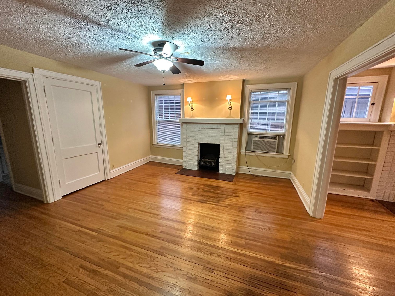 Image for SOLD $198,000 - Income Generating 4-Unit Apartment Building in Huntington