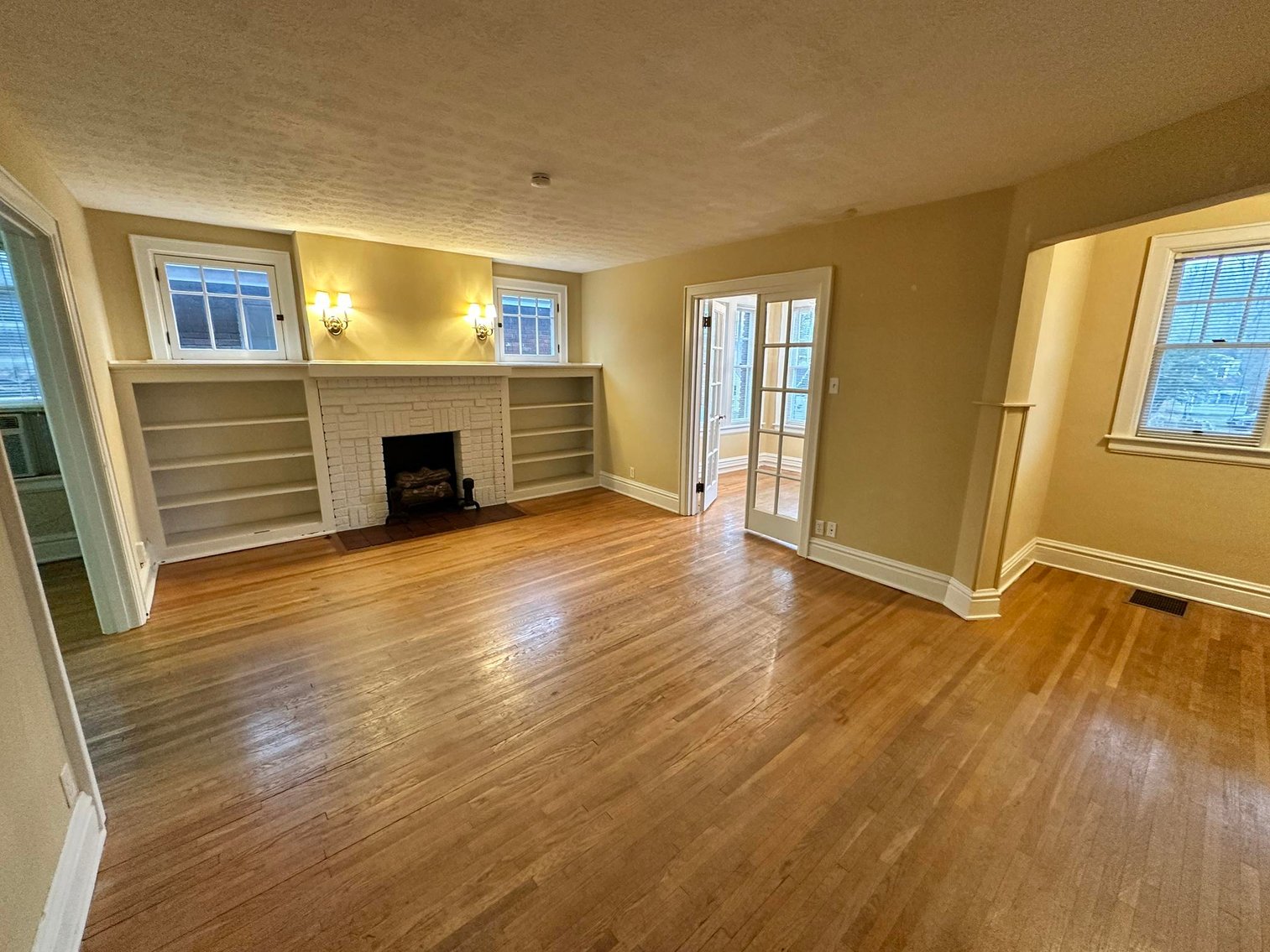 Image for SOLD $198,000 - Income Generating 4-Unit Apartment Building in Huntington