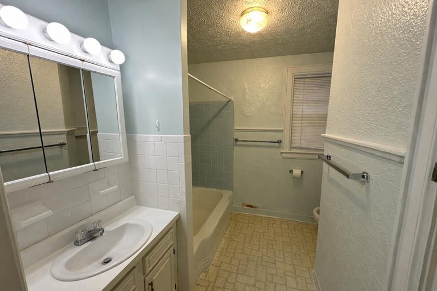 Image for SOLD $198,000 - Income Generating 4-Unit Apartment Building in Huntington