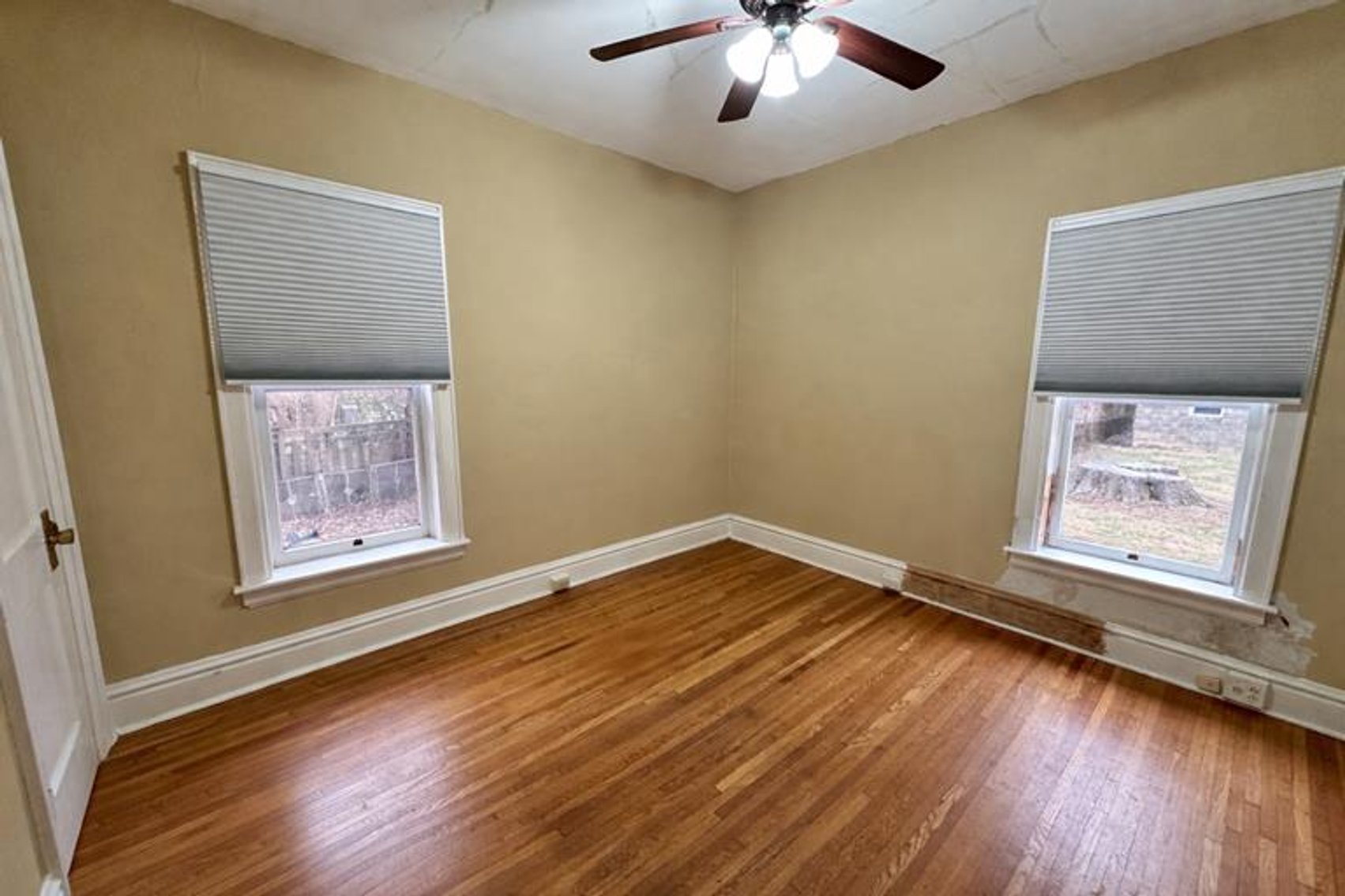 Image for SOLD $198,000 - Income Generating 4-Unit Apartment Building in Huntington