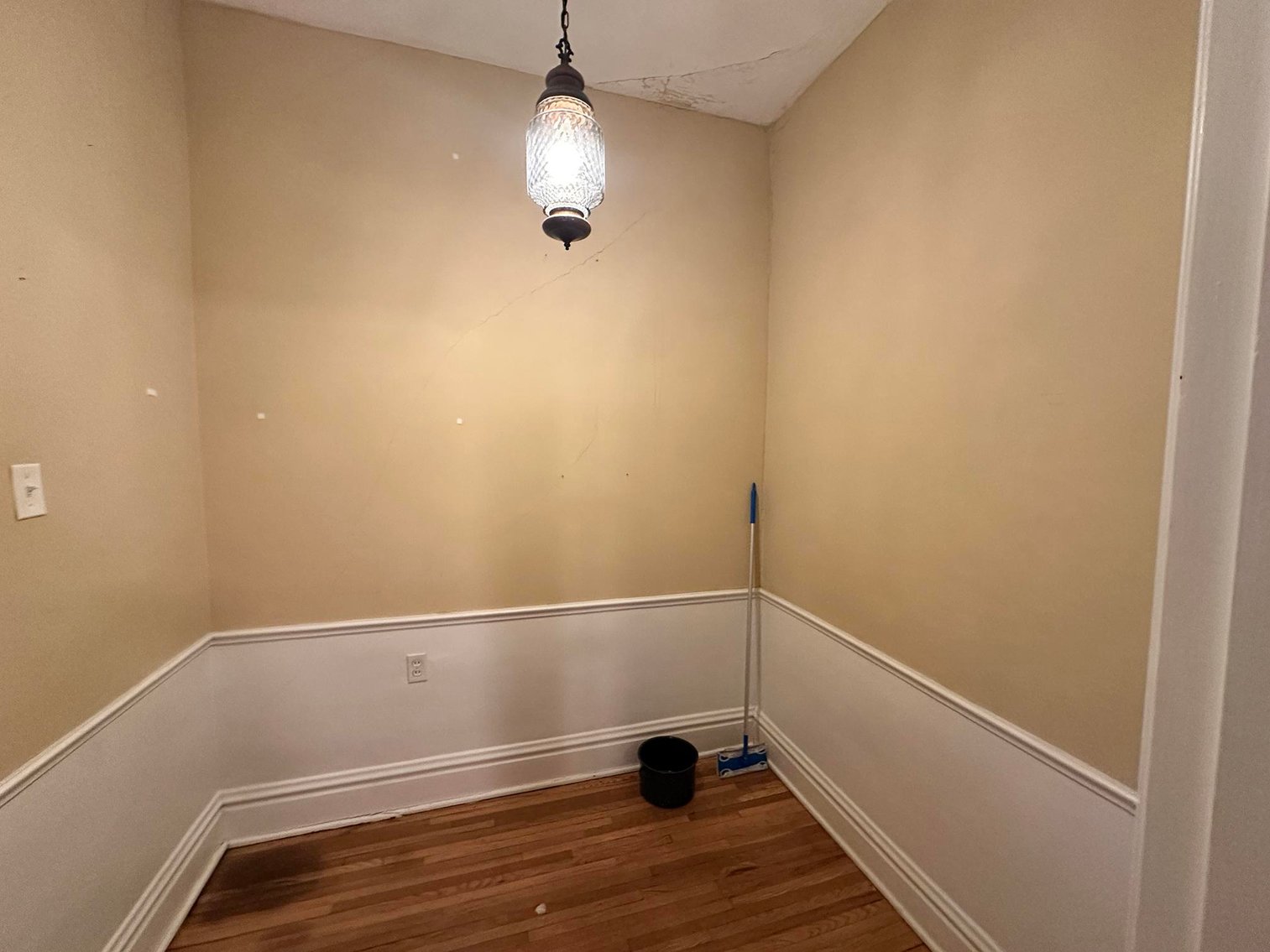 Image for SOLD $198,000 - Income Generating 4-Unit Apartment Building in Huntington