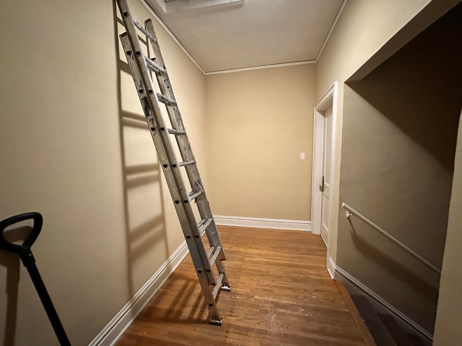 Image for SOLD $198,000 - Income Generating 4-Unit Apartment Building in Huntington