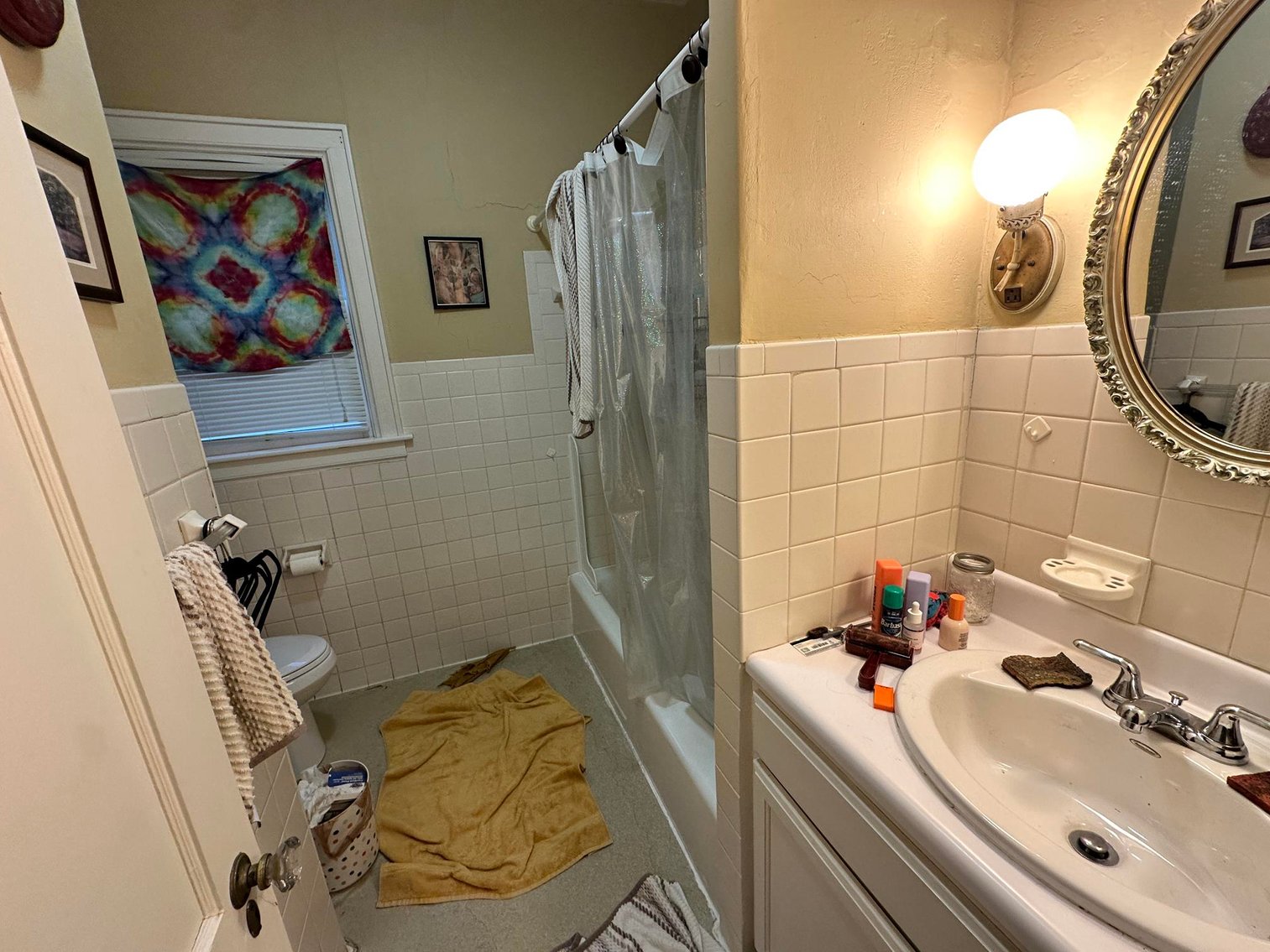 Image for SOLD $198,000 - Income Generating 4-Unit Apartment Building in Huntington