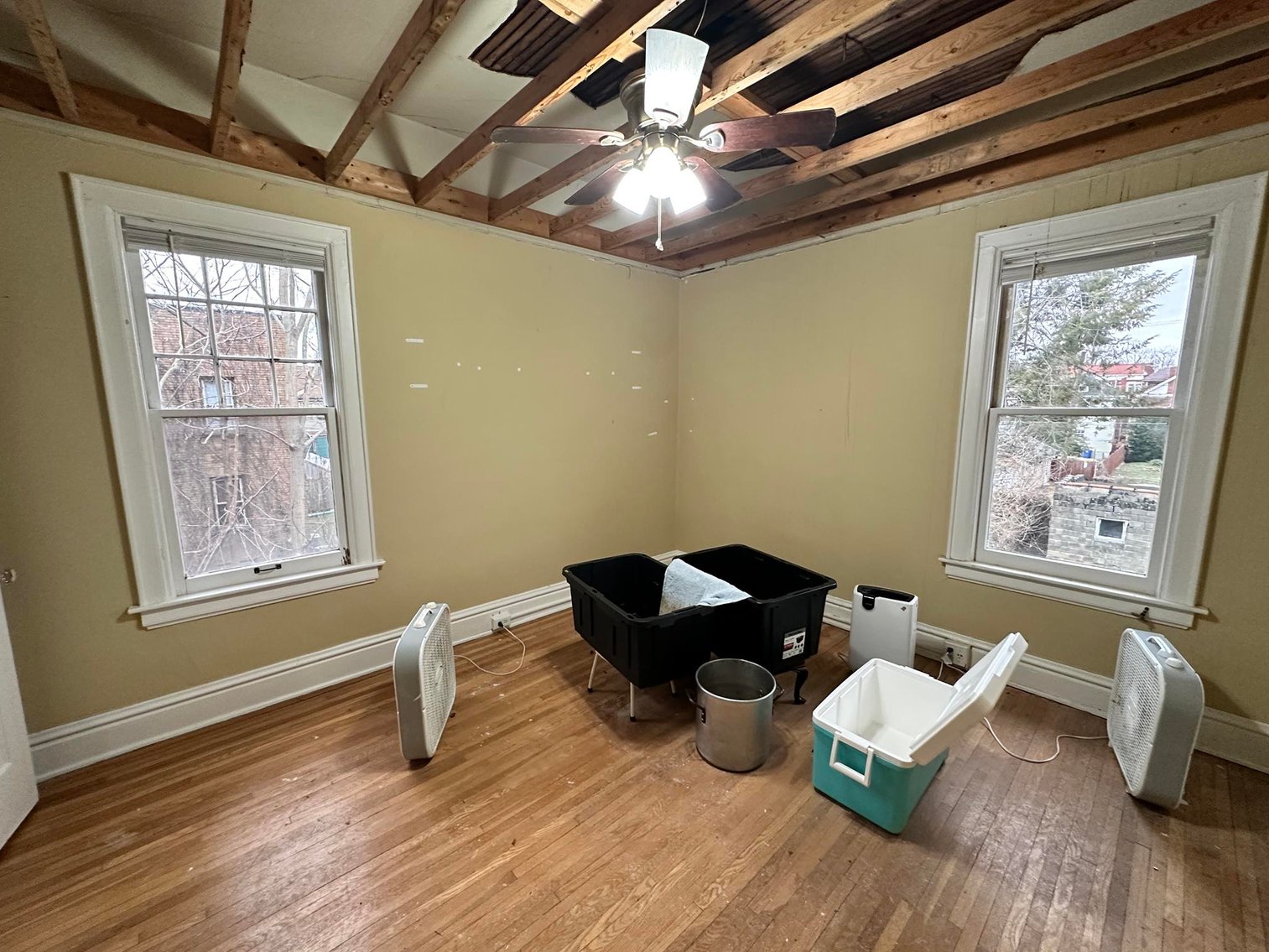 Image for SOLD $198,000 - Income Generating 4-Unit Apartment Building in Huntington