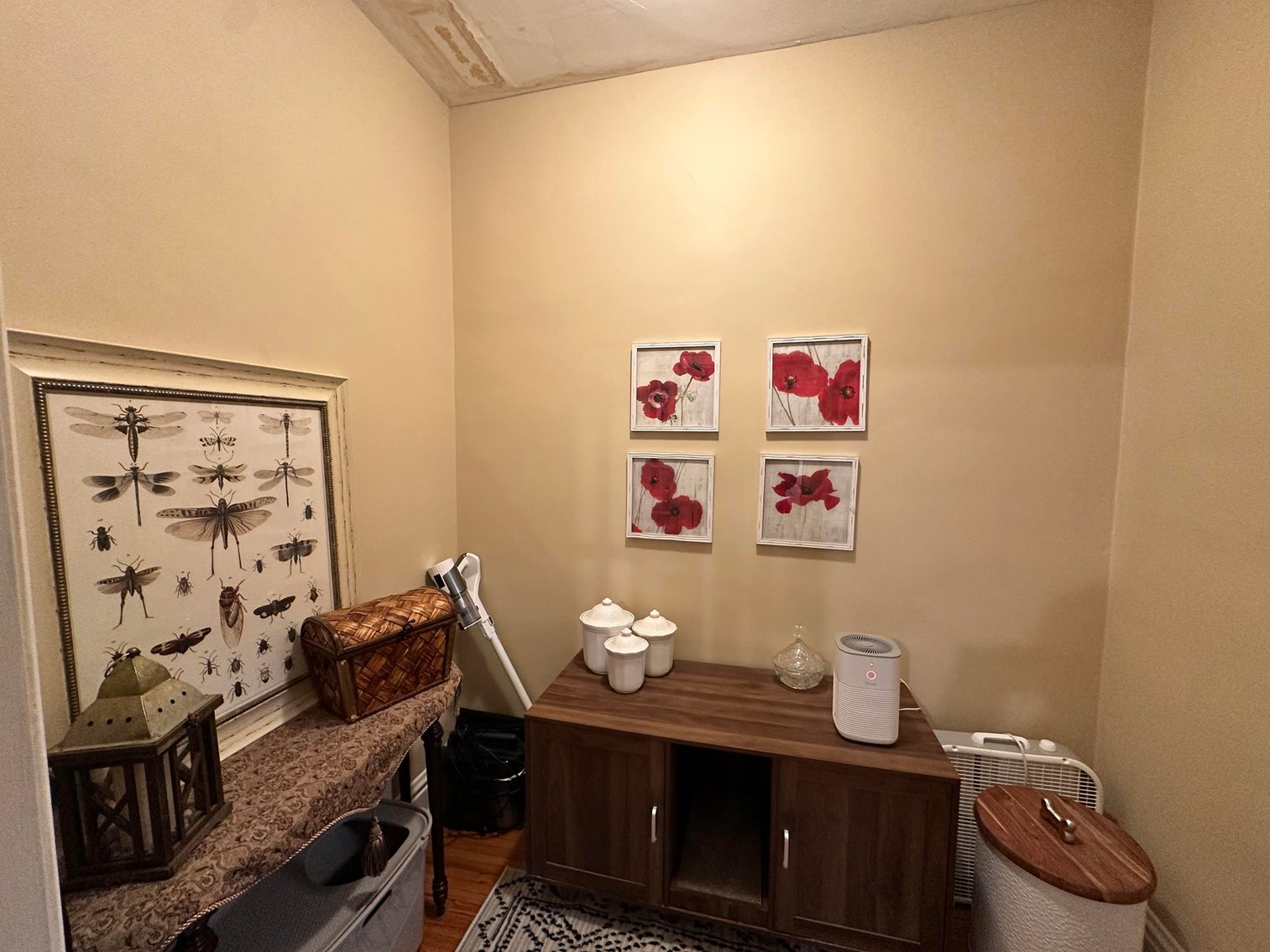 Image for SOLD $198,000 - Income Generating 4-Unit Apartment Building in Huntington