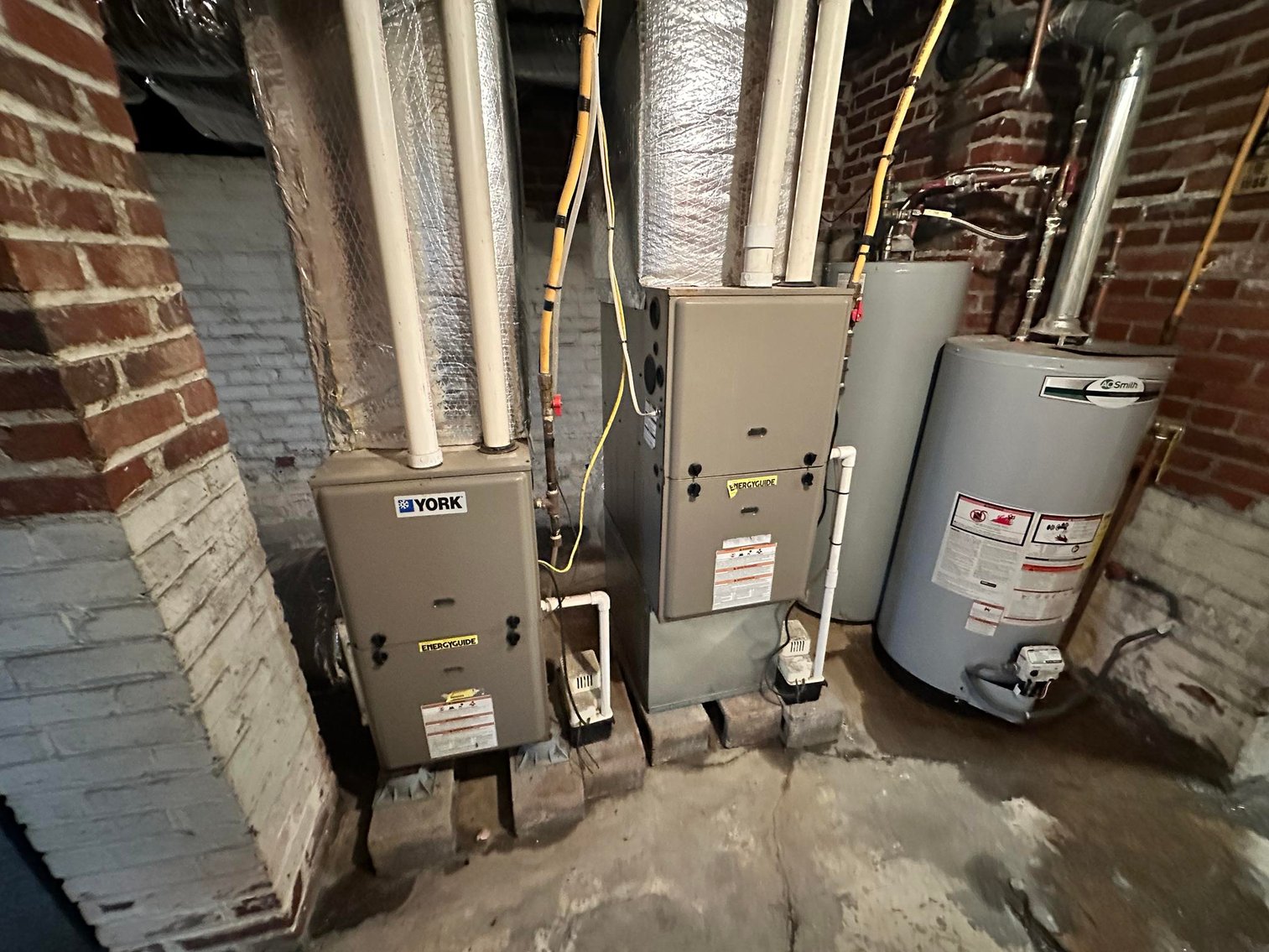 Image for SOLD $198,000 - Income Generating 4-Unit Apartment Building in Huntington