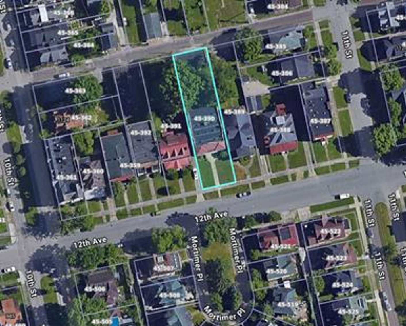 Image for SOLD $198,000 - Income Generating 4-Unit Apartment Building in Huntington
